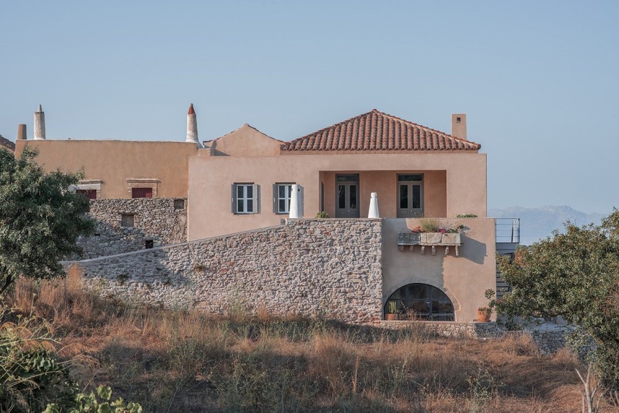 Μια μυσταγωγική κατοικία στα Κύθηρα είναι ό,τι πιο εντυπωσιακό θα δείτε σήμερα - Φωτογραφία 2