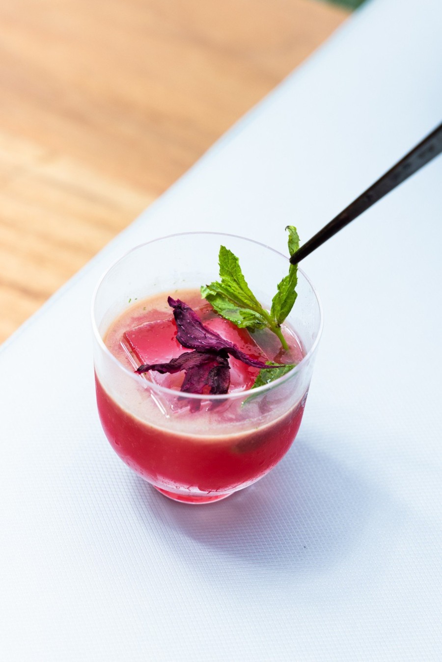 Το νέο πολυαναμενόμενο rooftop της Θεσσαλονίκης άνοιξε τις πύλες του κι επίσημα - Φωτογραφία 1