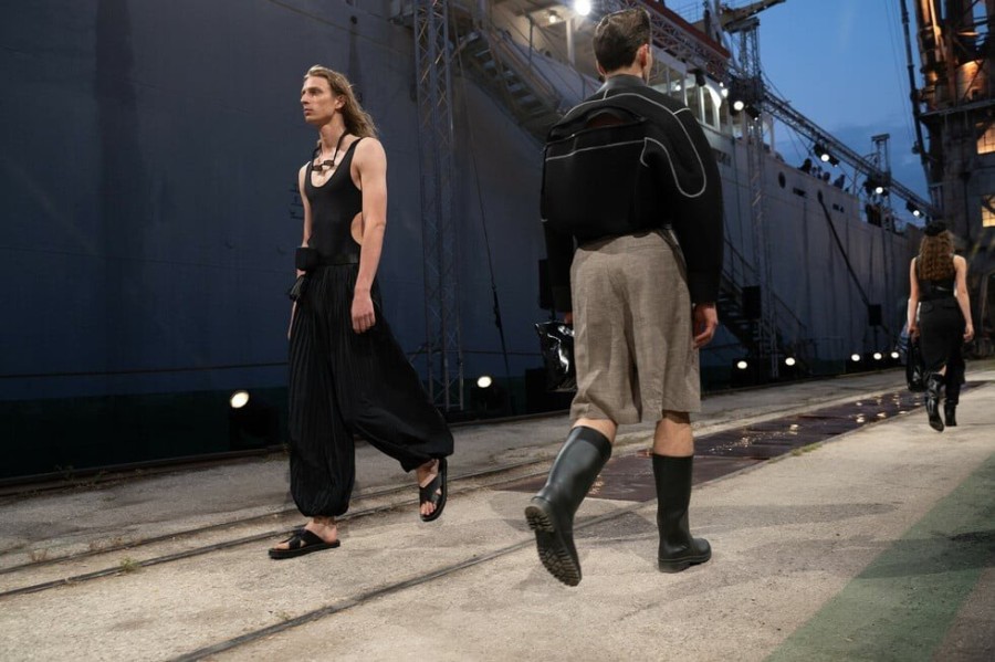 Συγκίνηση και ψυχική ανάταση στο επετειακό catwalk show της Zeus+Dione για να γιορτάσει τα 10 χρόνια του δημιουργικού της ταξιδιού- Φωτογραφία 1