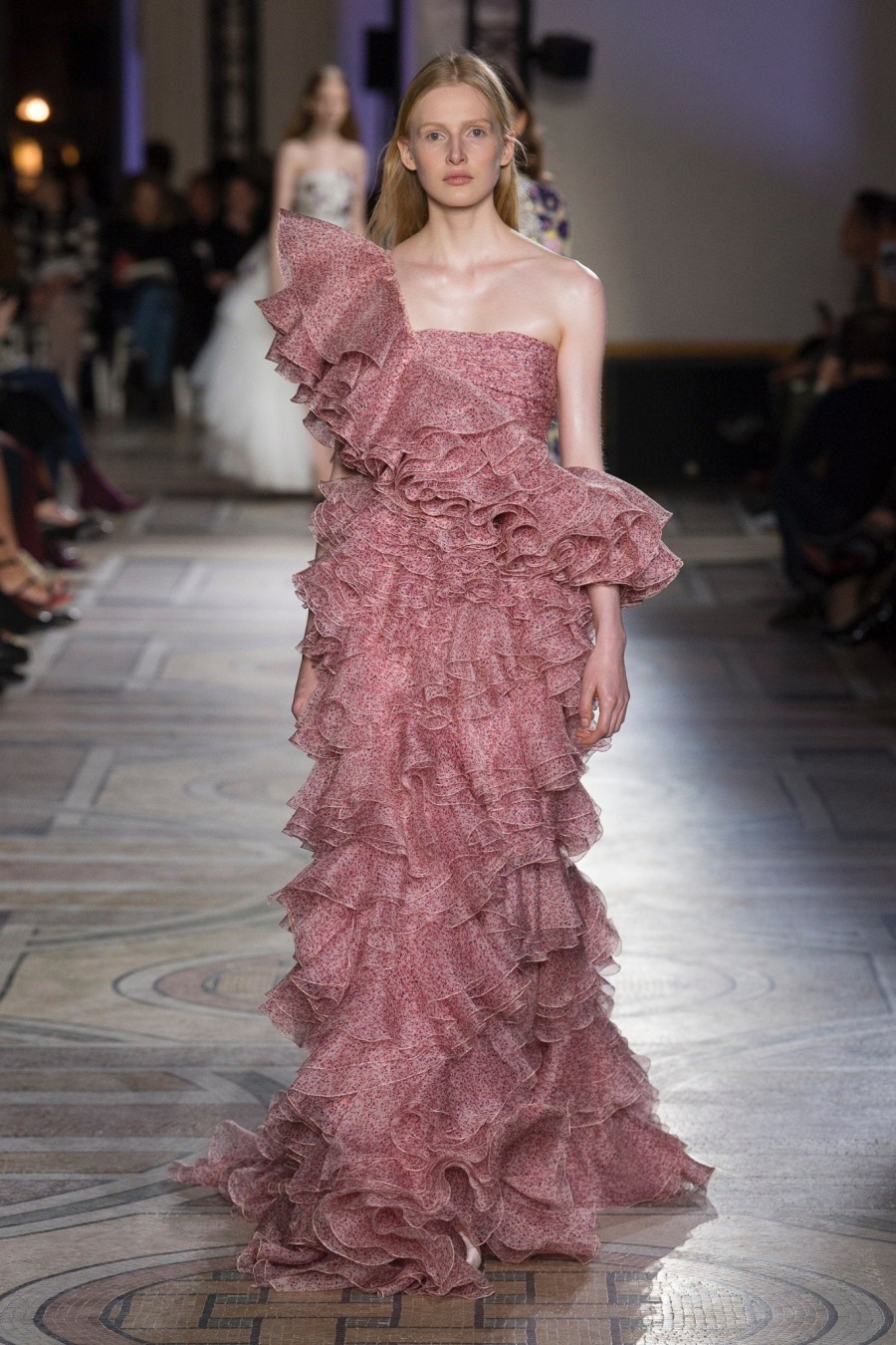 Το παραμυθένιο show υψηλής ραπτικής του Giambattista Valli - Φωτογραφία 11