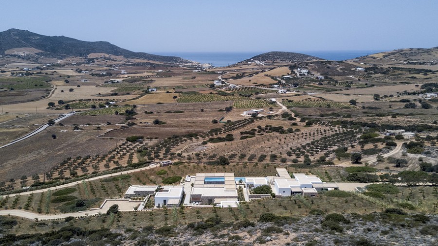 Μια εντυπωσιακή κατοικία στην Αντίπαρο εναρμονίζεται ιδανικά με το περιβάλλον της - Φωτογραφία 14