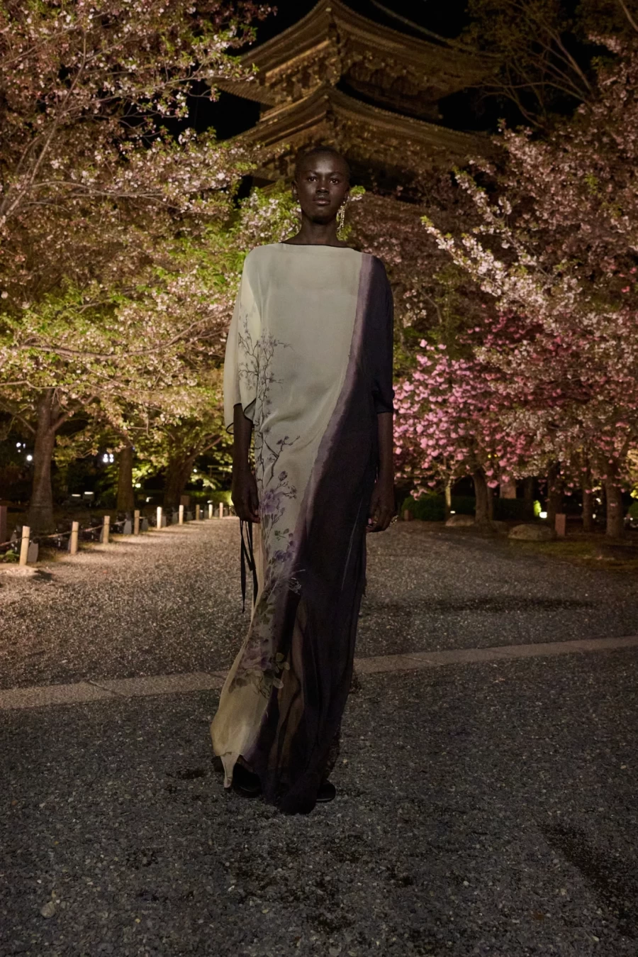 Fall 2025: Ο Dior παρουσίασε τη νέα του συλλογή στην Ιαπωνία σε ένα ανεπανάληπτο σκηνικό - Φωτογραφία 48
