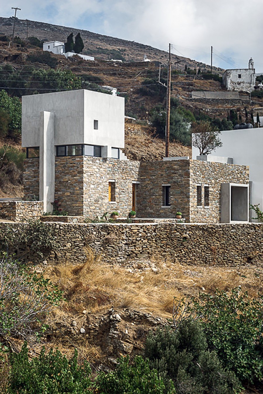Μια αποθήκη μετατράπηκε σε σύγχρονη κατοικία στον Τριαντάρο της Τήνου - Φωτογραφία 2
