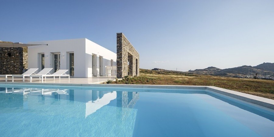 Μια πέτρινη αγκαλιά προστατεύει το Hug house στη Νάουσα της Πάρου - Φωτογραφία 2
