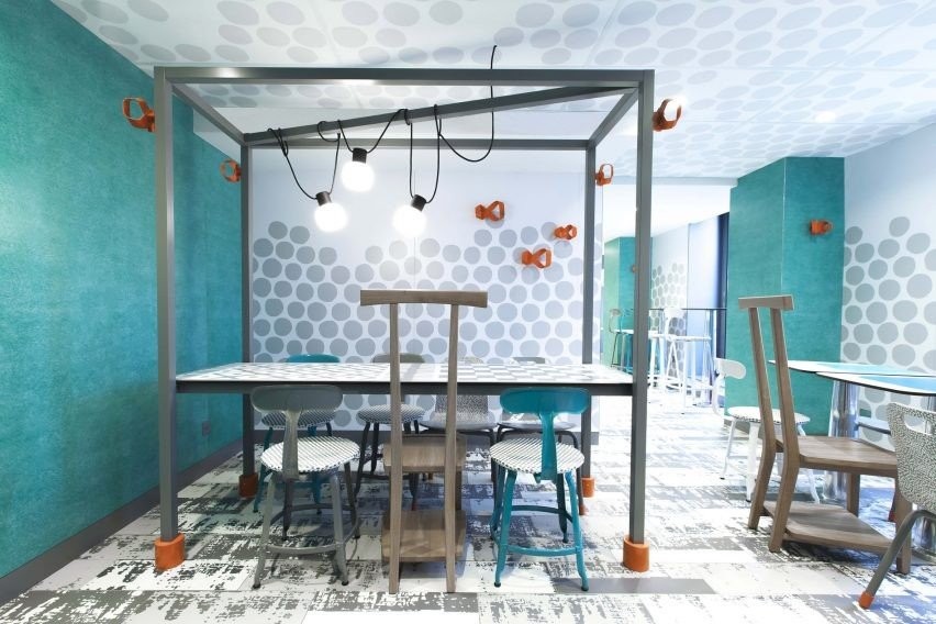 Η Paola Navone δημιούργησε μια ευχάριστη έκπληξη στα McDonald's της Γαλλίας- Φωτογραφία 2