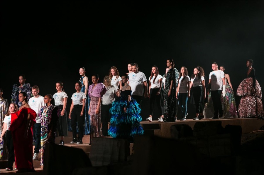 Η Mary Katrantzou μας συγκίνησε με τo συγκλονιστικό show της με αφορμή τα 30 χρόνια από την ίδρυση του Σωματείου ΕΛΠΙΔΑ- Φωτογραφία 2