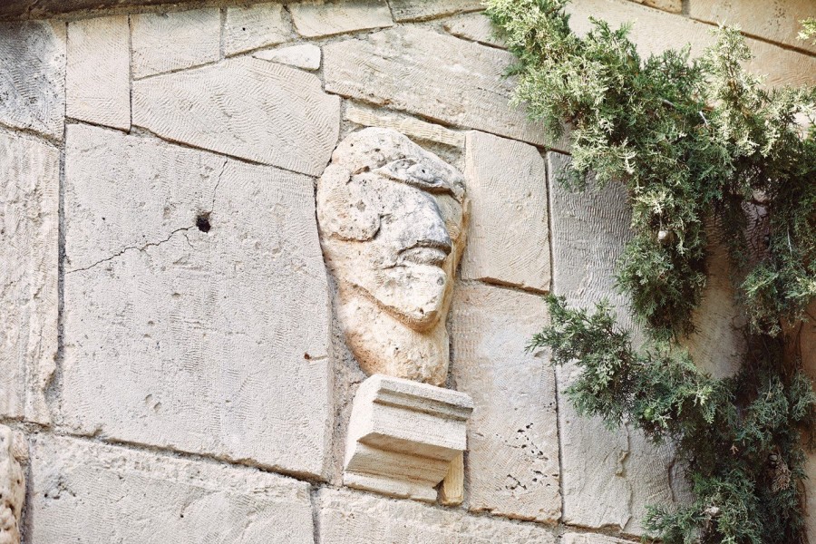 Περιηγηθείτε στην ανανεωμένη κατοικία του καλλιτέχνη Νίκου Νικολάου στην Αίγινα- Φωτογραφία 4