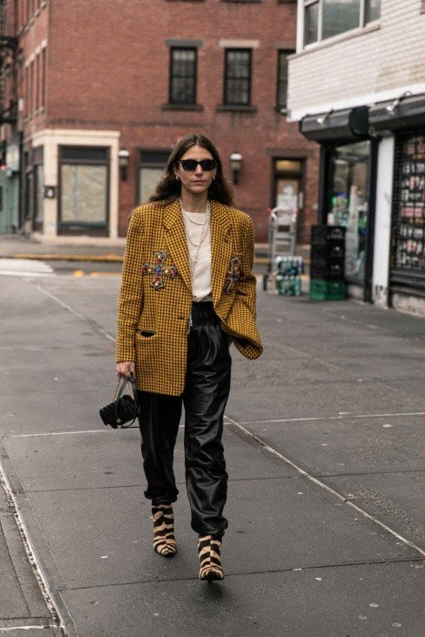 Εμπνευστείτε από τις απόλυτες street style εμφανίσεις που κυριάρχησαν στην Εβδομάδα Μόδας της Νέας Υόρκης - Φωτογραφία 8
