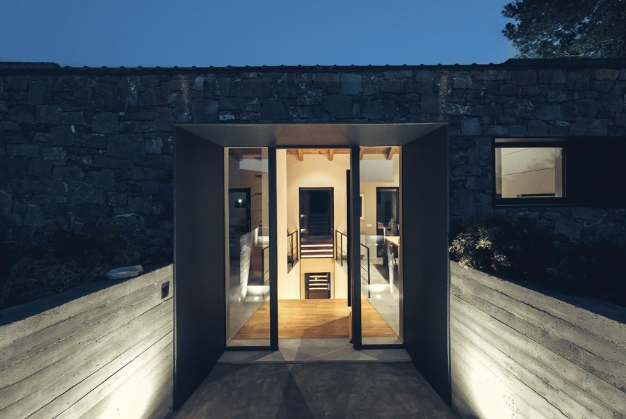 Great Interiors: Μια απίστευτη κατοικία στην Κρήτη σε γήινες αποχρώσεις που θα σας ενθουσιάσει- Φωτογραφία 1