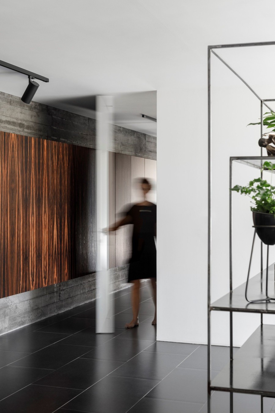 To Cork Oak house είναι μια κατοικία «βουτηγμένη» μέσα στη φύση της Πορτογαλίας- Φωτογραφία 4