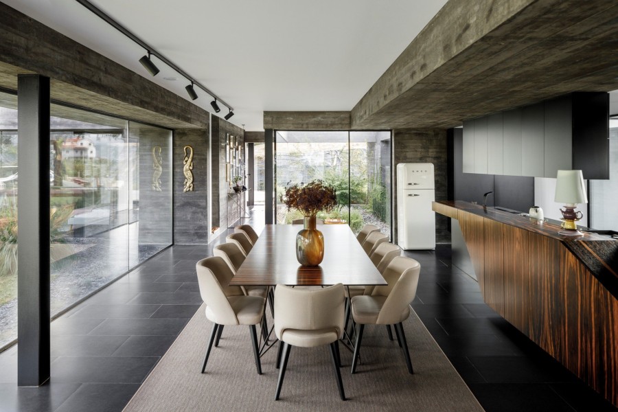 To Cork Oak house είναι μια κατοικία «βουτηγμένη» μέσα στη φύση της Πορτογαλίας- Φωτογραφία 5