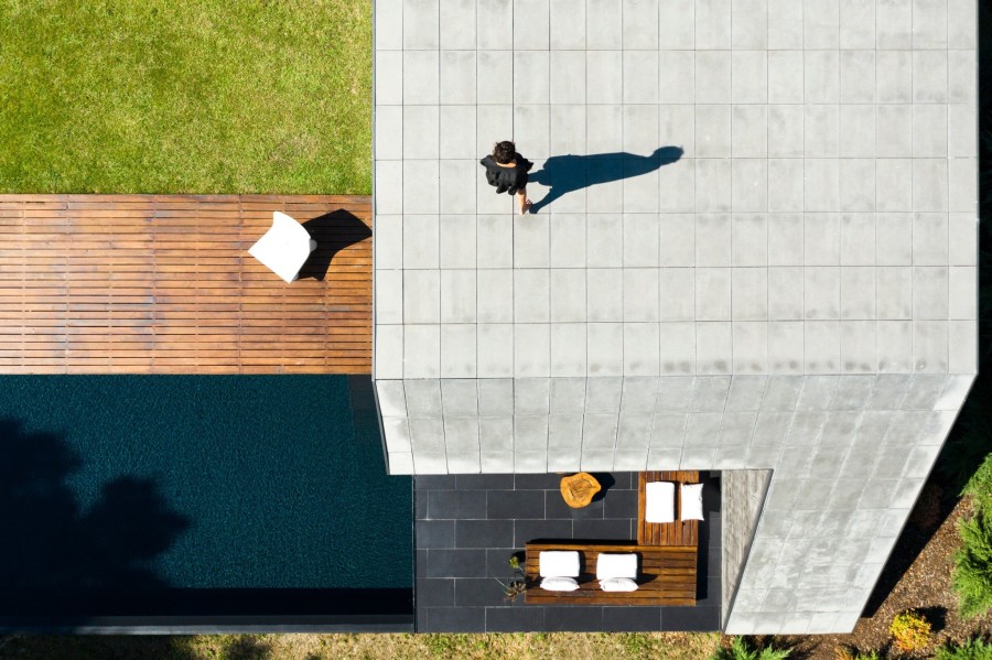 To Cork Oak house είναι μια κατοικία «βουτηγμένη» μέσα στη φύση της Πορτογαλίας- Φωτογραφία 9