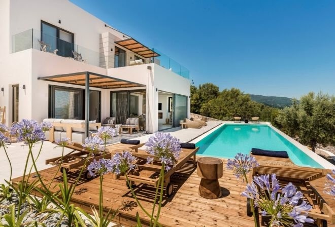 Η Villa Agapanthus στη Λευκάδα μας καλεί να ζήσουμε τo απόλυτο καλοκαιρινό όνειρο- Φωτογραφία 1
