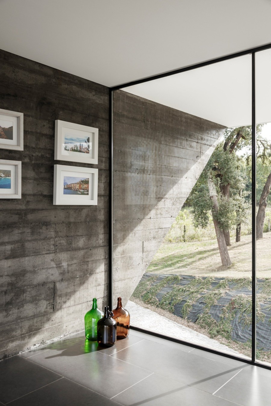 To Cork Oak house είναι μια κατοικία «βουτηγμένη» μέσα στη φύση της Πορτογαλίας- Φωτογραφία 10