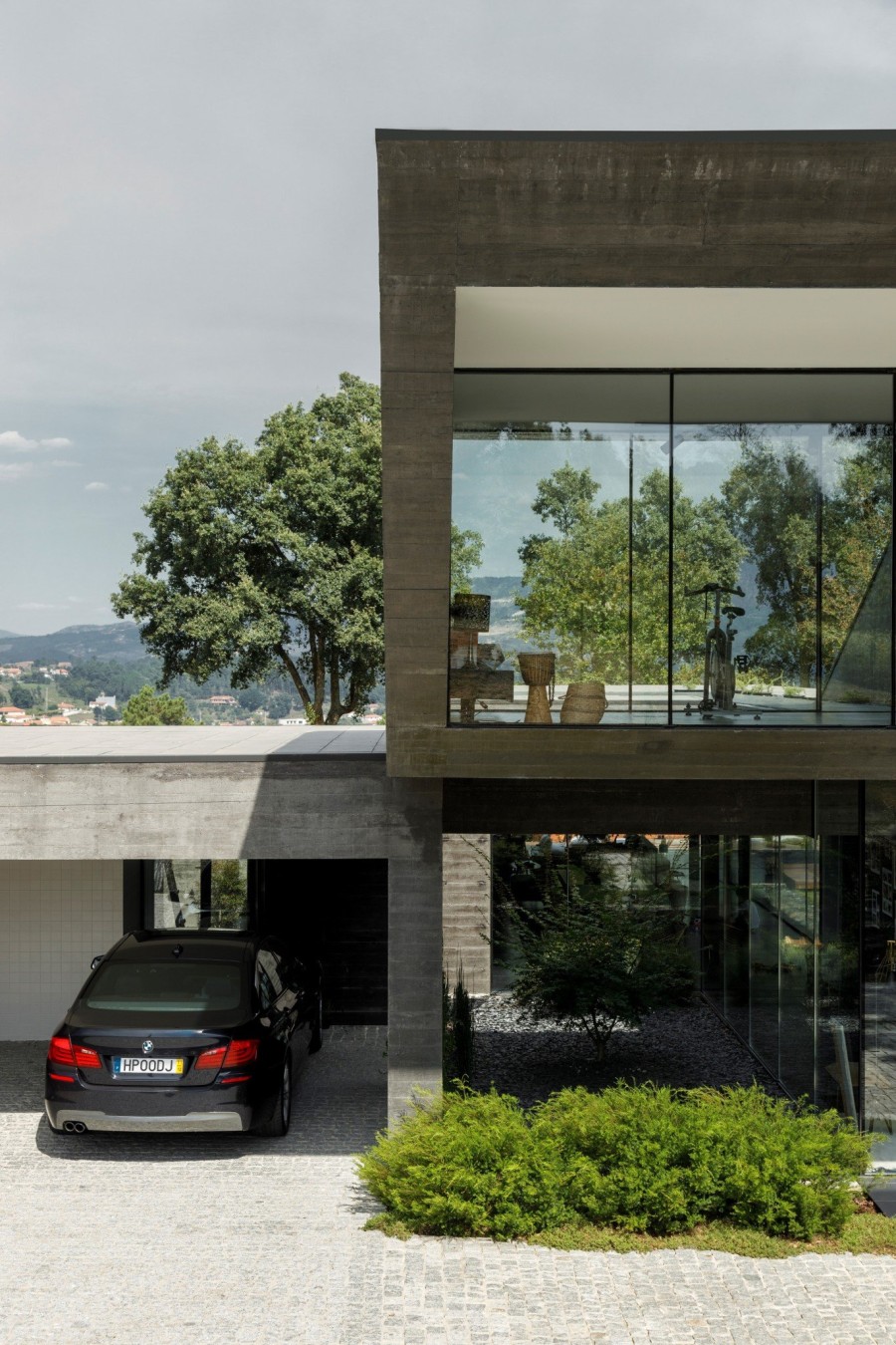 To Cork Oak house είναι μια κατοικία «βουτηγμένη» μέσα στη φύση της Πορτογαλίας- Φωτογραφία 12