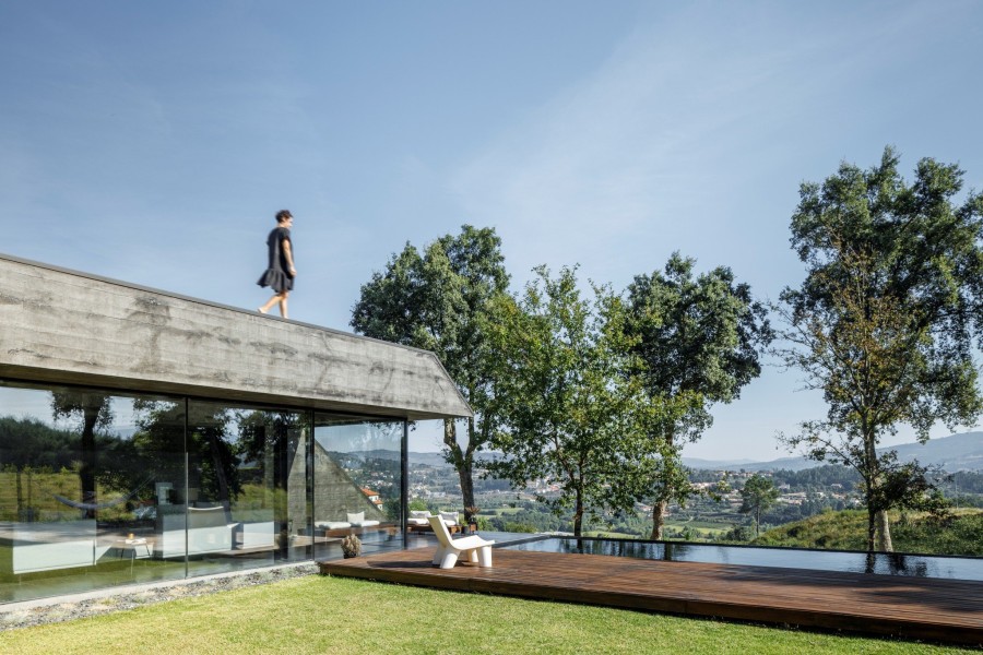 To Cork Oak house είναι μια κατοικία «βουτηγμένη» μέσα στη φύση της Πορτογαλίας- Φωτογραφία 16