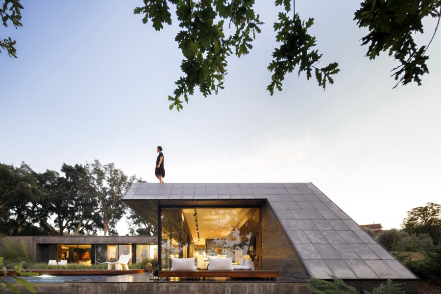 To Cork Oak house είναι μια κατοικία «βουτηγμένη» μέσα στη φύση της Πορτογαλίας- Φωτογραφία 20