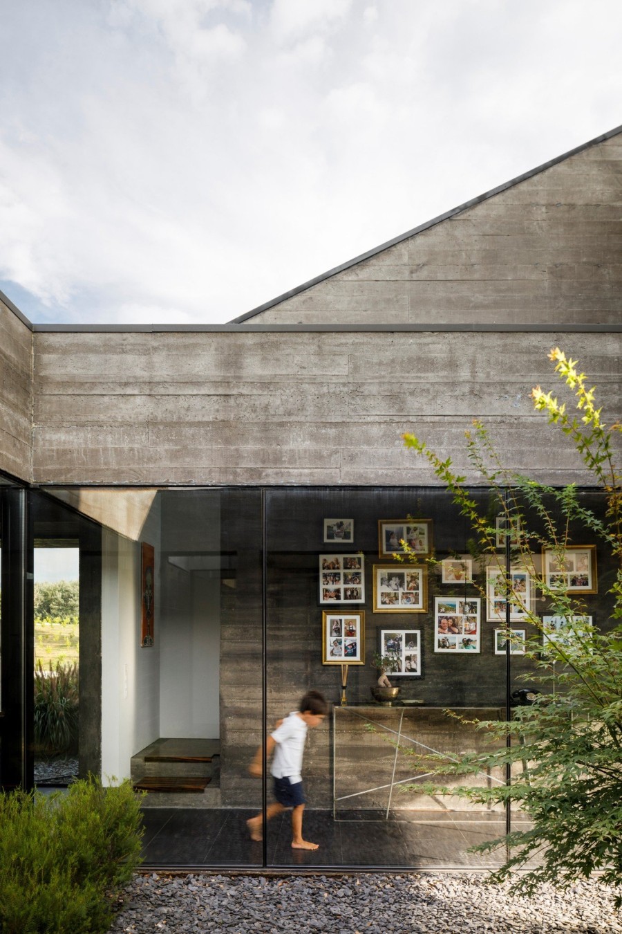 To Cork Oak house είναι μια κατοικία «βουτηγμένη» μέσα στη φύση της Πορτογαλίας- Φωτογραφία 24