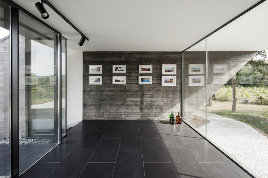 To Cork Oak house είναι μια κατοικία «βουτηγμένη» μέσα στη φύση της Πορτογαλίας- Φωτογραφία 26