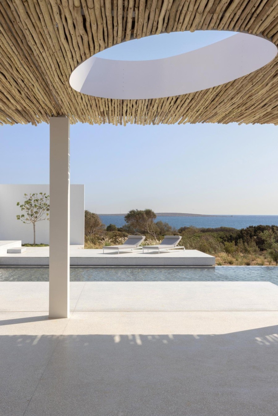 Less is more σε μια κατοικία στην Πάρο, ωδή στην αφαίρεση - Φωτογραφία 1
