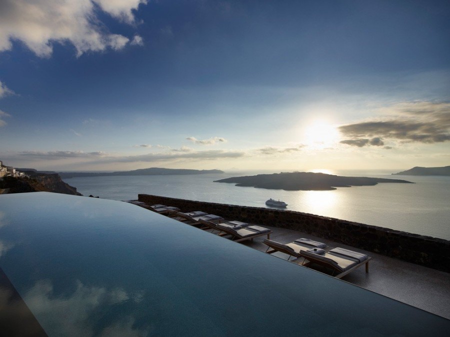 Villa Bordeaux: Ένα ιστορικό κτίριο στα Φηρά της Σαντορίνης μετατράπηκε σε ένα one-of-a-kind ξενοδοχείο- Φωτογραφία 8