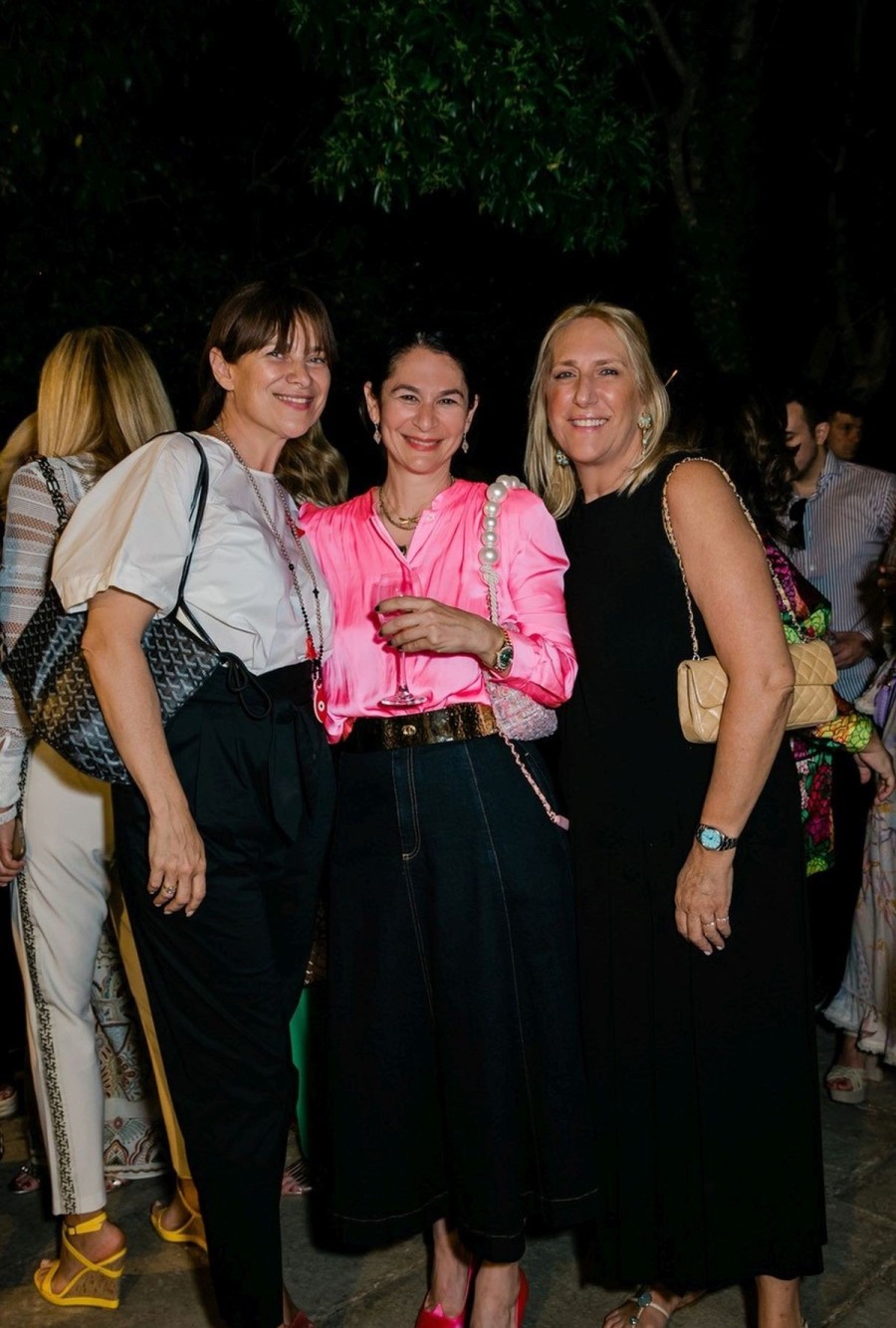 Athenian vibes: Τα εγκαίνια της 1ης ατομικής έκθεσης της Marina Leon, «My Secret Garden», στέφθηκαν από απόλυτη επιτυχία - Φωτογραφία 5