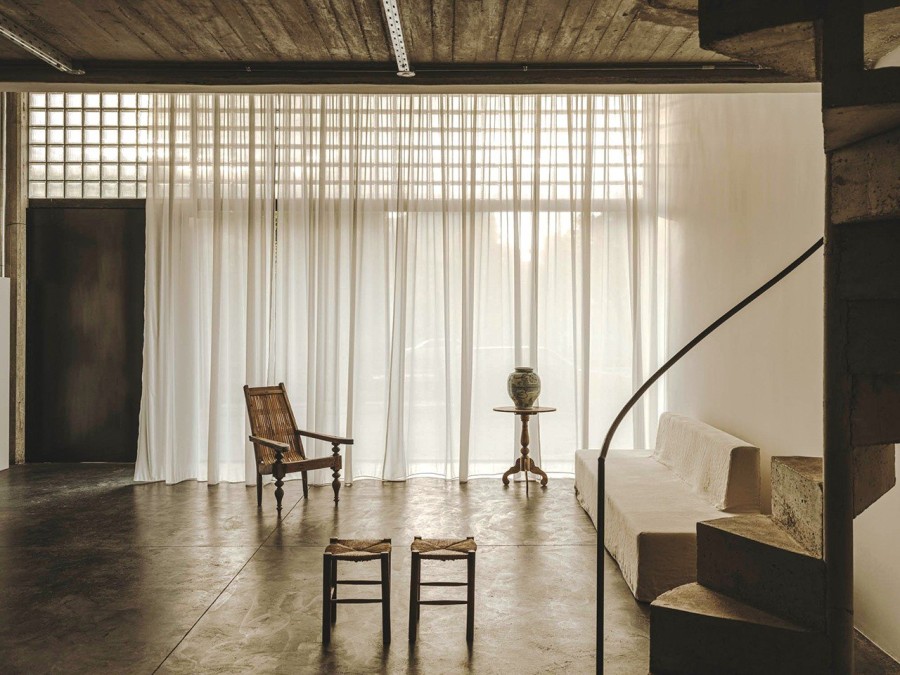 Η Εύα Παπαδάκη, ιδιοκτήτρια των “10AM Lofts”, της νέας πρότασης στον τομέα τ﻿ων πολυχώρων, αποτυπώνει με ευαισθησία την ιδιαίτερη σχέση που έχει με τα interiors- Φωτογραφία 1