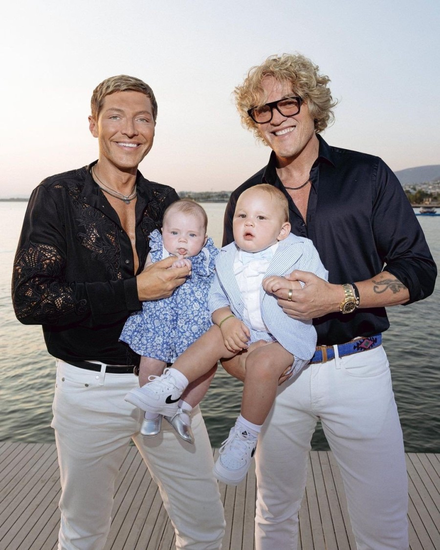 Το κορυφαίο δίδυμο της μόδας, Ευάγγελος Μπούσης & Peter Dundas, βάφτισαν τα παιδιά τους στη Βουλιαγμένη - Φωτογραφία 1