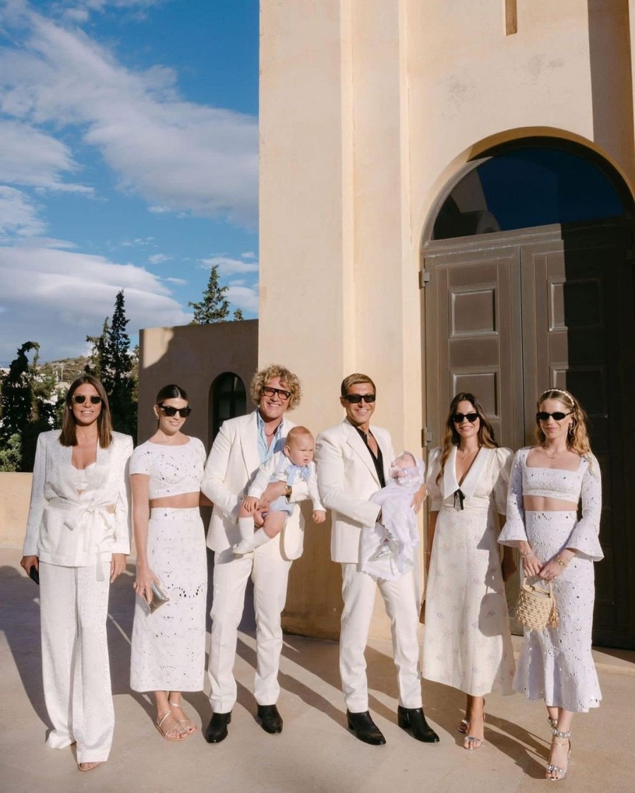 Το κορυφαίο δίδυμο της μόδας, Ευάγγελος Μπούσης & Peter Dundas, βάφτισαν τα παιδιά τους στη Βουλιαγμένη - Φωτογραφία 5