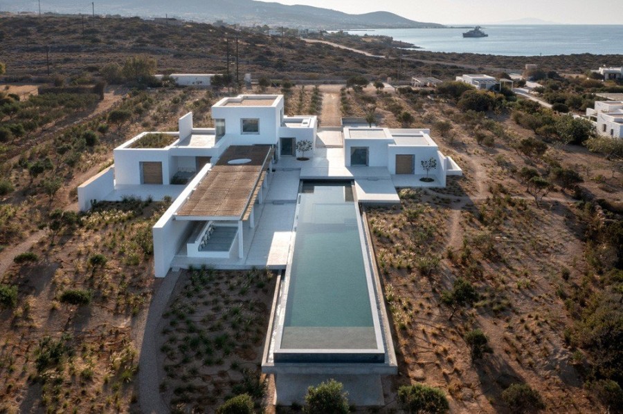 Defining Beauty: Περιηγηθείτε σε μία σύγχρονη κατοικία στην Πάρο που «αγγίζει το όνειρο»- Φωτογραφία 4