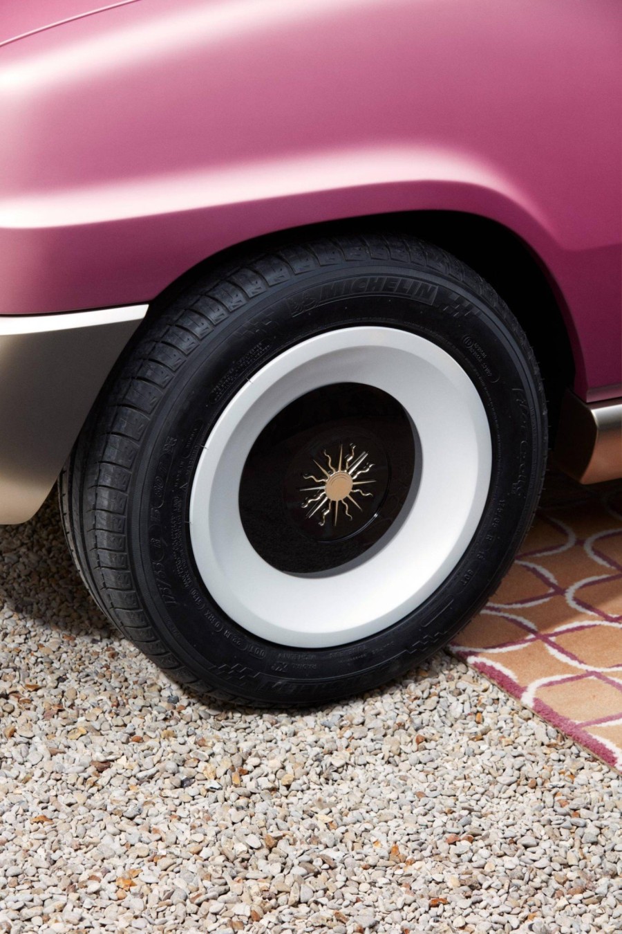 Το Renault 5 κλείνει τα 50 χρόνια και το γιορτάζει με μια απίθανη fashionable έκδοση - Φωτογραφία 1