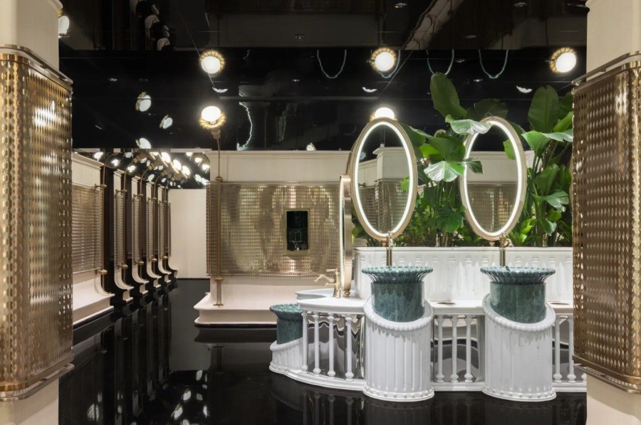 Δείτε το πιο εντυπωσιακό public bathroom του κόσμου - Φωτογραφία 1