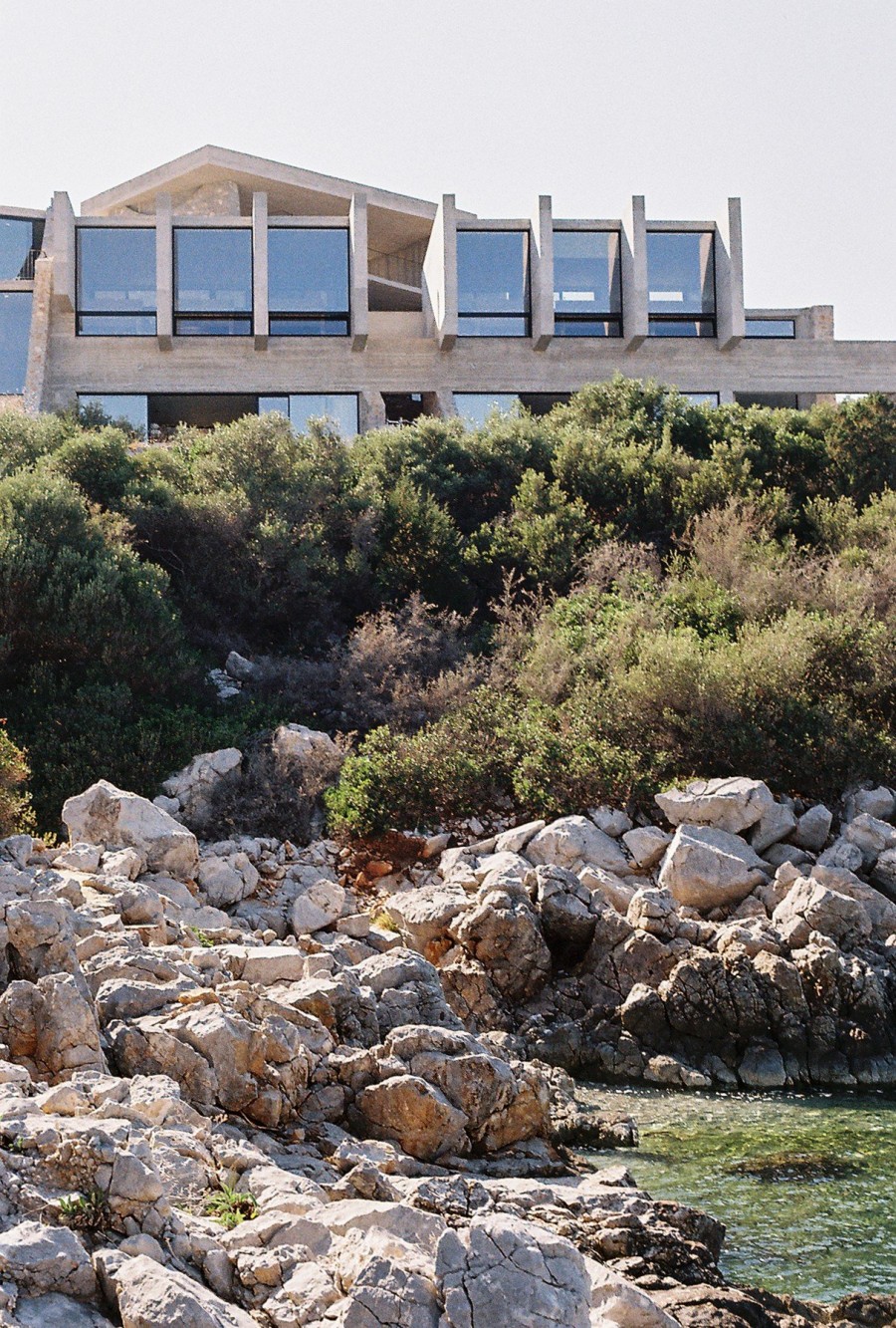 Mια εξοχική κατοικία στην Κορινθία γίνεται «ένα» με το περιβάλλοντα χώρο- Φωτογραφία 5