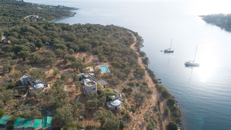 Mια βραβευμένη κατοικία στο Μεγανήσι γίνεται υπόδειγμα ένταξης στο μαγευτικό φυσικό της περιβάλλον - Φωτογραφία 23