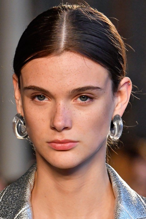  RUNWAY LOOK 