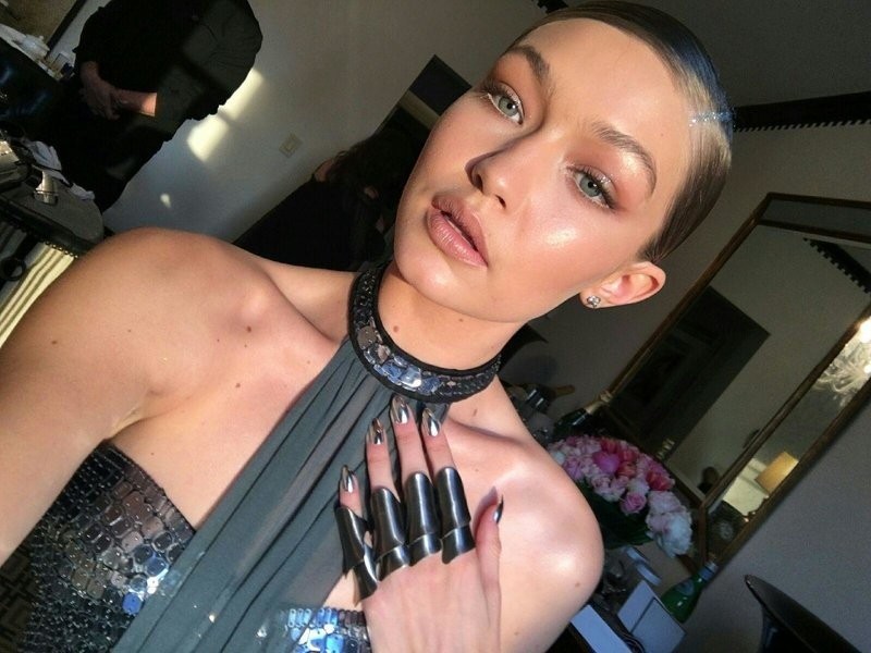 gigi-hadid-chrome-nails.jpg