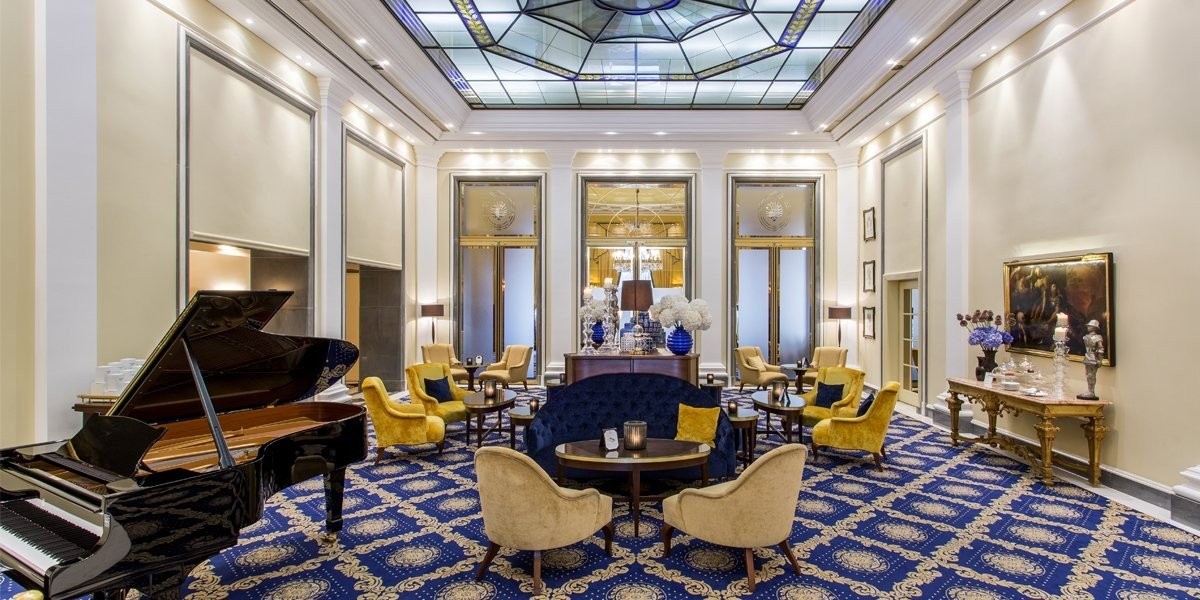 lobbylounge-m1-3.jpg