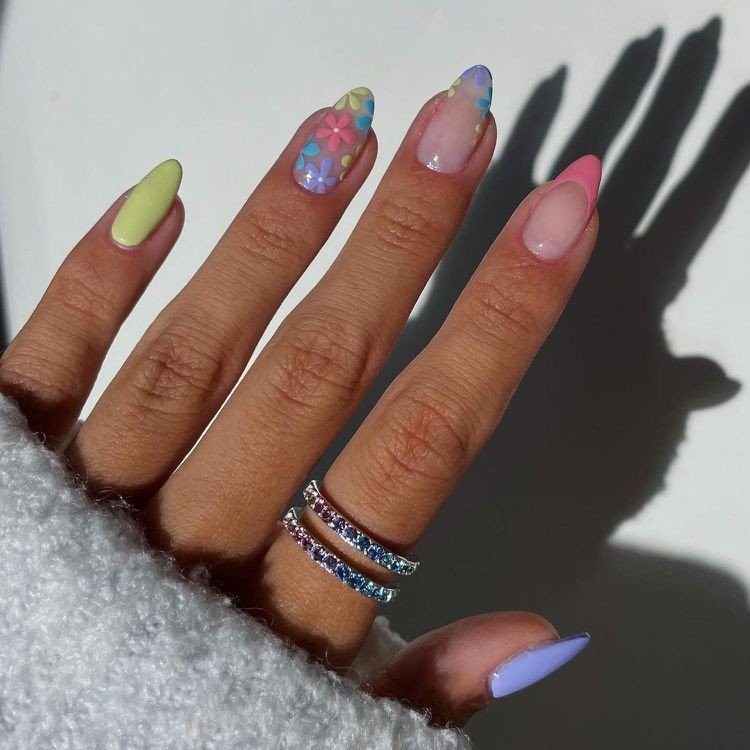nails-flowers.jpg