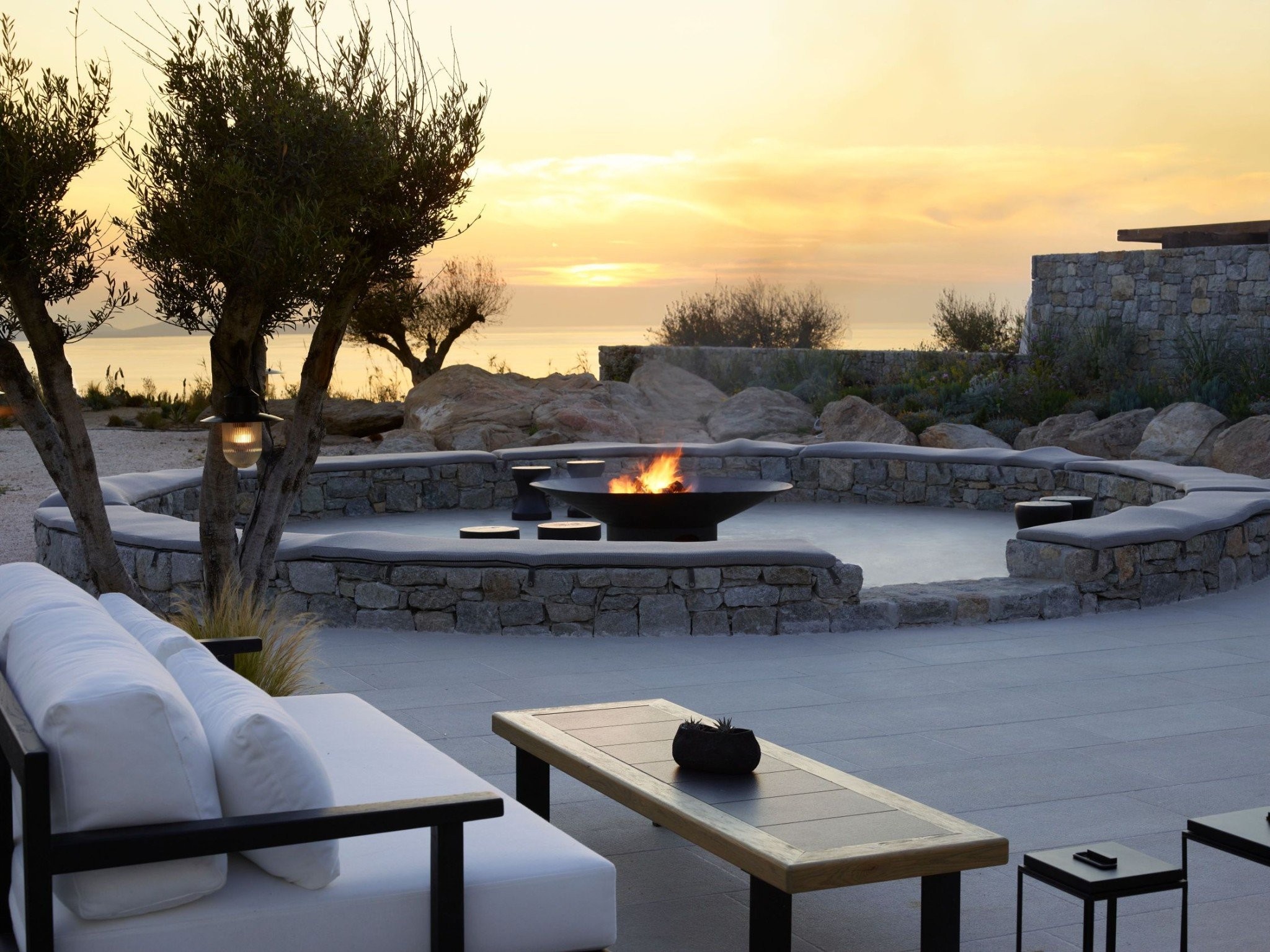 aloni-sunset-lounge-restaurant.jpg