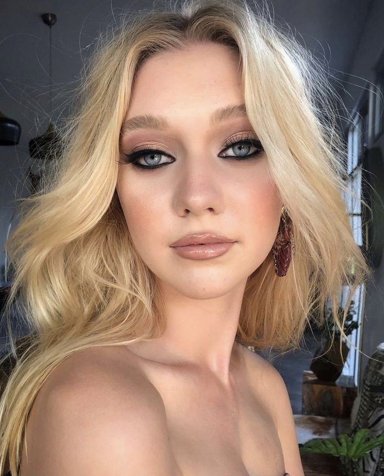 eyeshadow-9DiD0.jpg