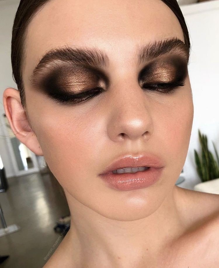 metalic-eyeshadow.jpg