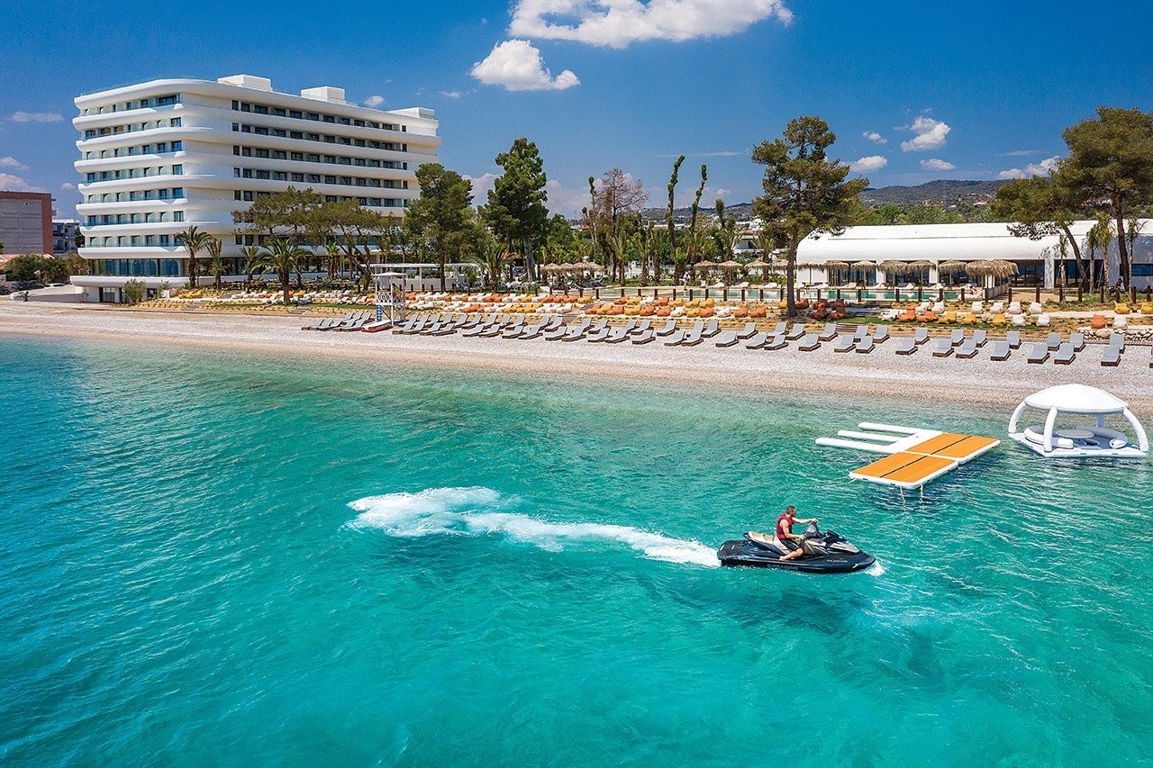 1isla-brown-corinthia-drone-sea-boat-jet-ski-closeup.jpg