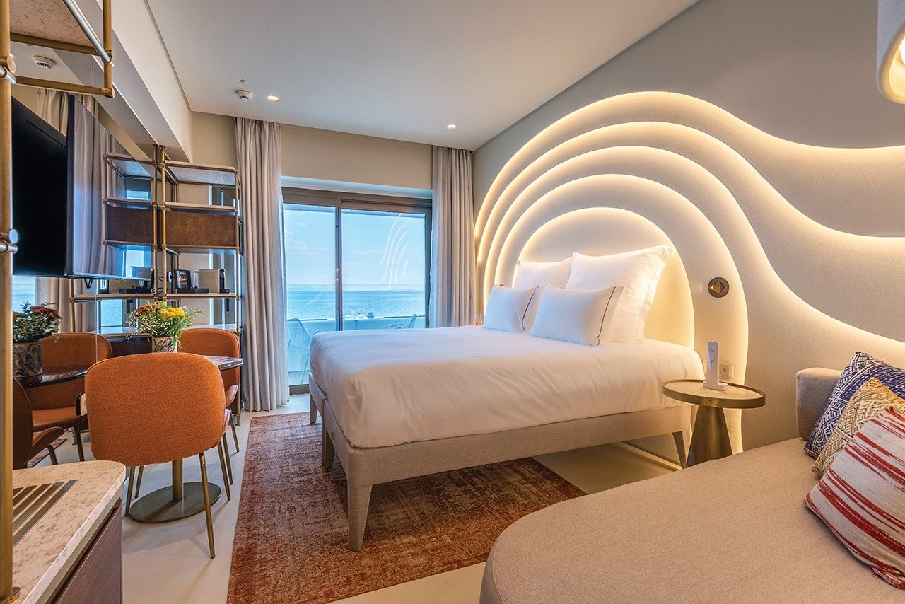 2-isla-brown-corinthia-deluxe-sea-view-with-balcony-sea-view.jpg