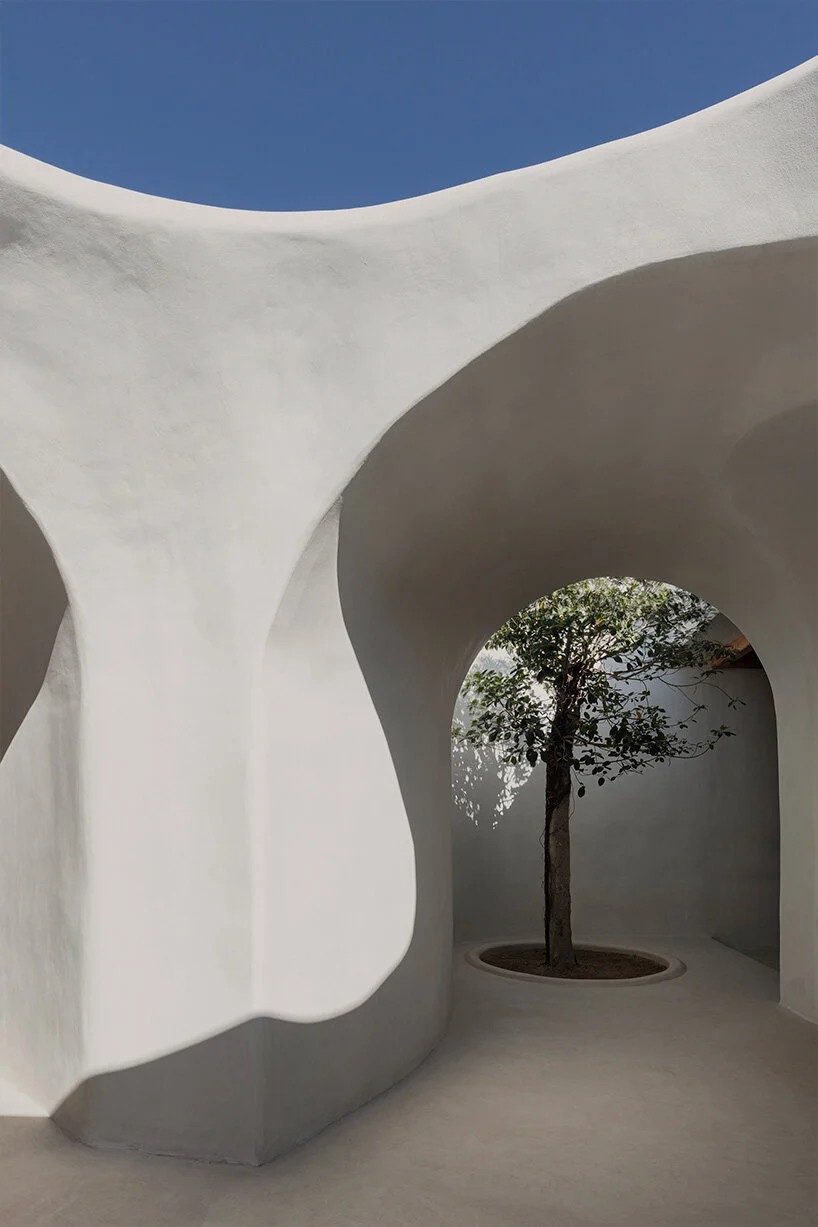 cycladic-aesthetic-omniview-design-super-paradise-beach-club-mykonos-designboom-3.jpg
