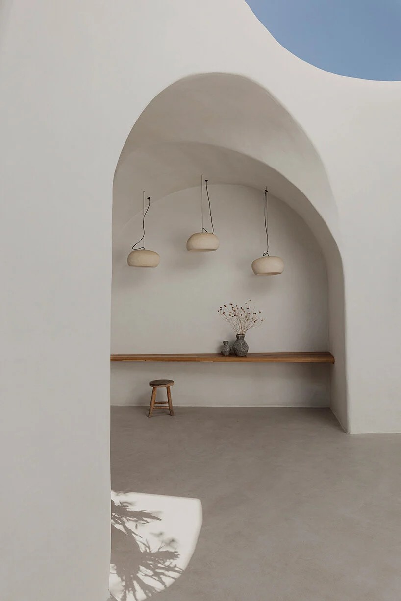 cycladic-aesthetic-omniview-design-super-paradise-beach-club-mykonos-designboom-4.jpg