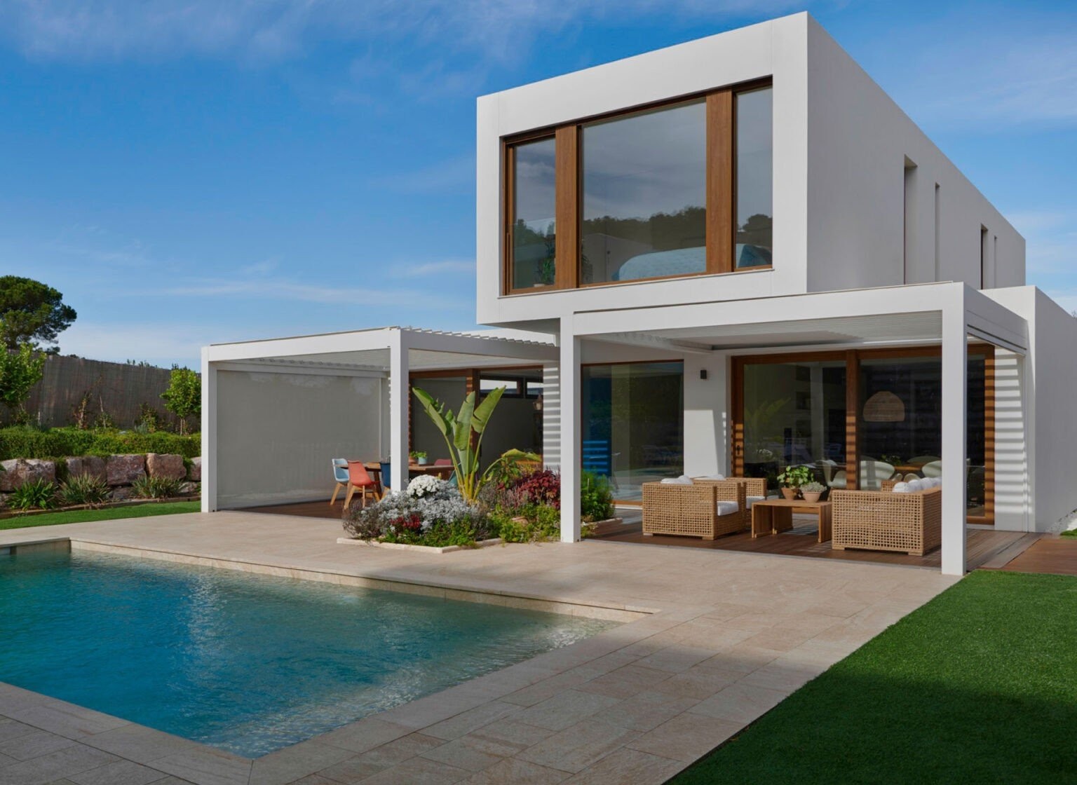 mediterranean-style-house-pool-1536x1120-3p5rD.jpg