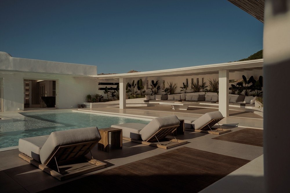 the-greek-foundation-add-architects-mykonos-hillside3-bH6PZ.jpg