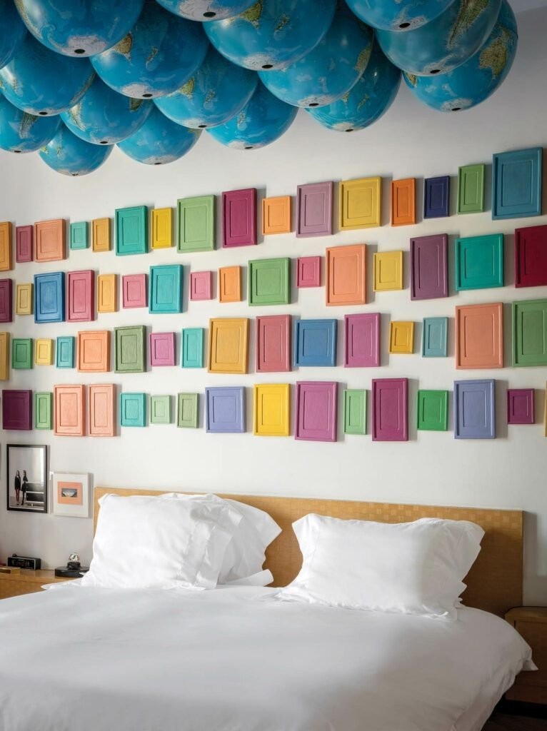 interior-design-galerie-kreo-paris-france-idx220802-athome06-766x1024-K6WZn.jpg
