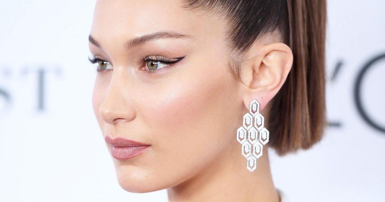 bella-hadid-negative-space-eyeliner.jpg