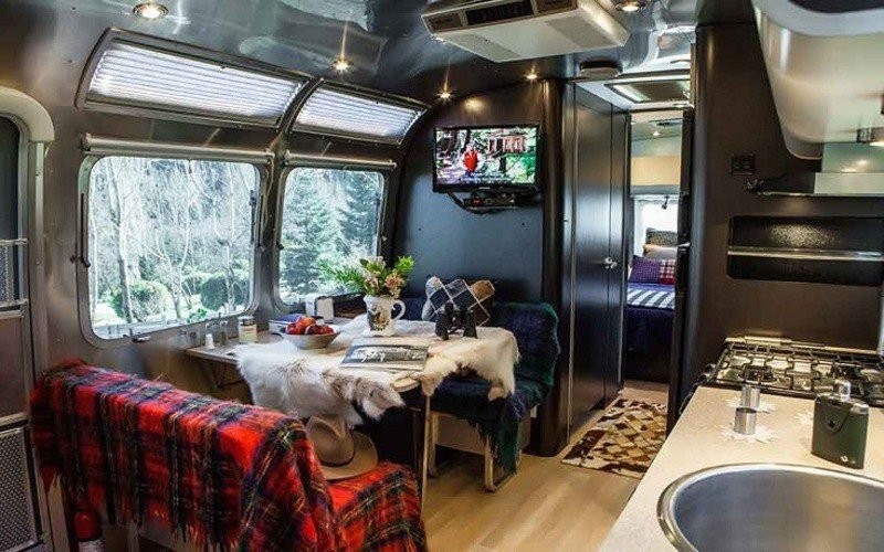 vasilikia-airstream-land-yacht-4-iPQDA.jpg